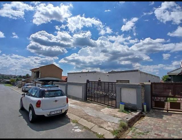 6 BEDROOM HOUSE FOR SALE IN BIRCH ACRES